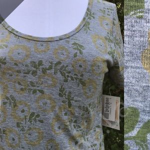 NWT LuLaRoe small classic tee